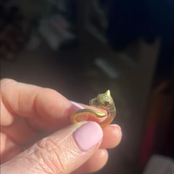 Gold Reptile Ring for Pet Enthusiasts - Picture 2 of 3